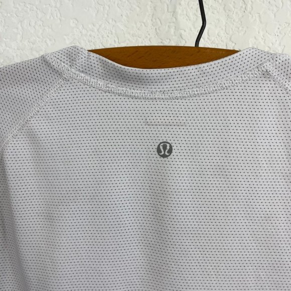 Lululemon Sunrise SS Tech Swiftly Dotted Pocket Sleeve Run Banded Tee - Picture 7 of 7